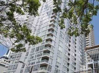 40 Nepean St #2001, Ottawa, ON K2P0X5