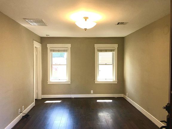 3rd image of 560 Siskiyou Blvd APT 6