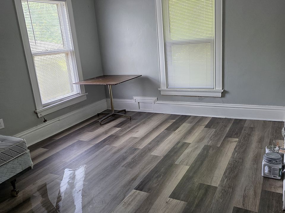 2nd image of 1909 F St #4
