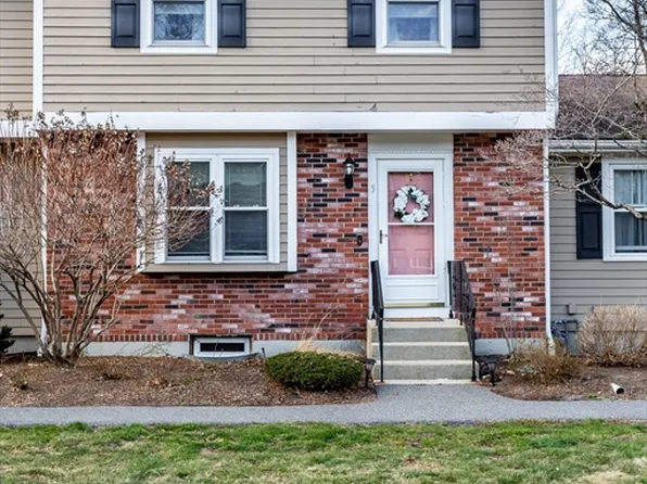 1 Robin Cir APT 5, Norton, MA 02766