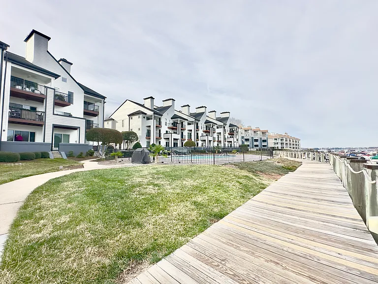 18713 Vineyard Point Ln #18713 — Photo 15