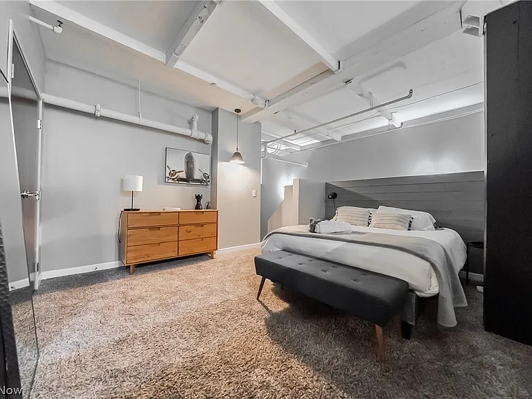 1133 W 9th St #305 — Photo 16
