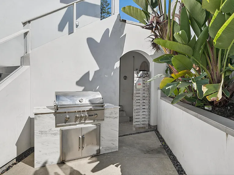 405 Blumont St — Photo 54