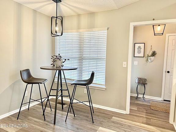 5th image of 256 Saint George Dr