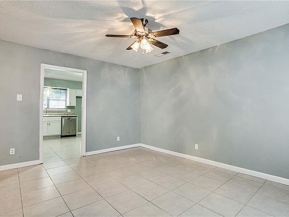 3rd image of 622 E Linda Dr