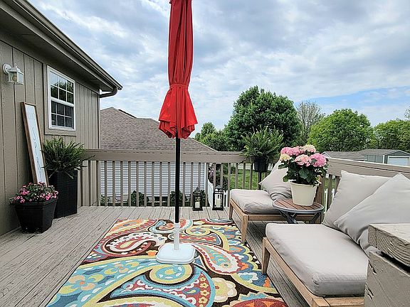 3rd image of 2307 NE Maybrook Dr
