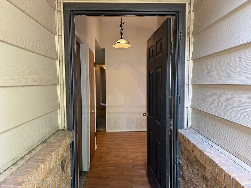 3 bed, 2.0 bath, 1217 sqft, $1,700 — Photo 3