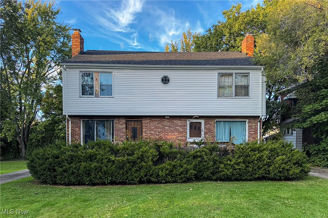 212 E Midlothian Blvd photo 1