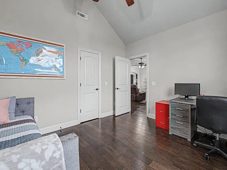 1202 Birkshire Cir — Photo 15