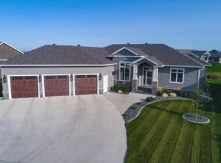 1050 Larkin Ln W, West Fargo, ND 58078