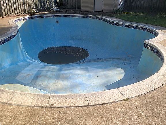 Pool &pool house