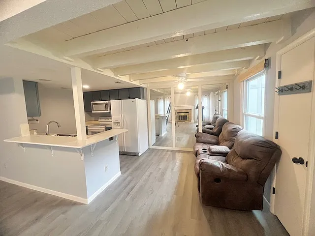 1450 S Webb Rd #422 — Photo 1