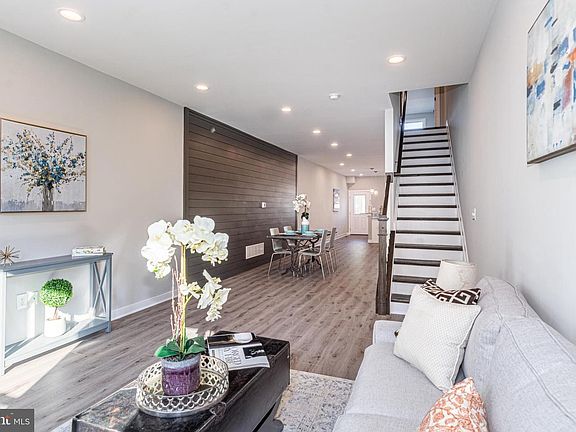 3rd image of 1333 Division St