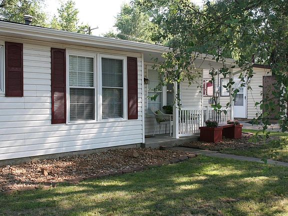 2nd image of 2216 Elm Ave