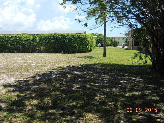 3rd image of 415 Circle Dr S