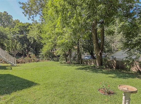 3rd image of 8514 Grandview Ln