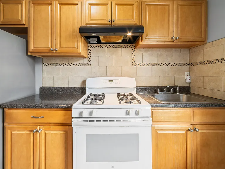 705 Dixwell Ave #1R — Photo 11