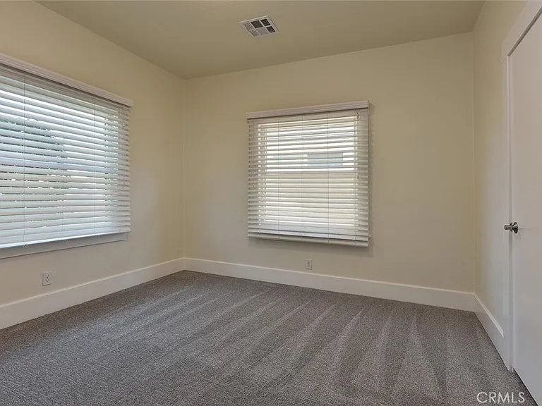 470 W Center St — Photo 11
