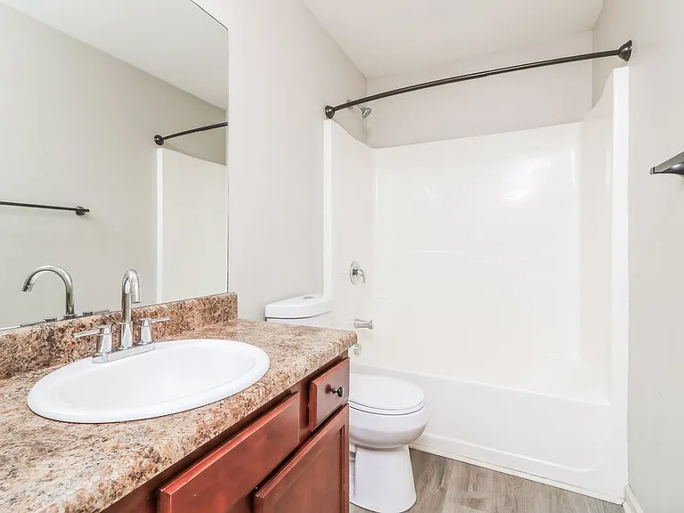 1000 Cureton Dr — Photo 16