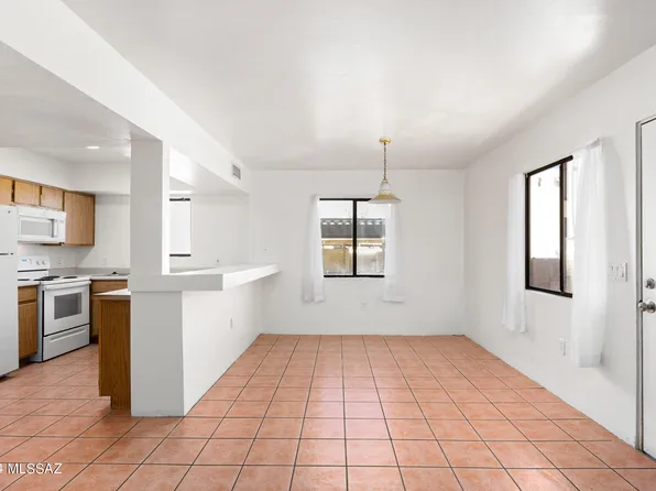 110 E Pastime Rd, Tucson, AZ 85705