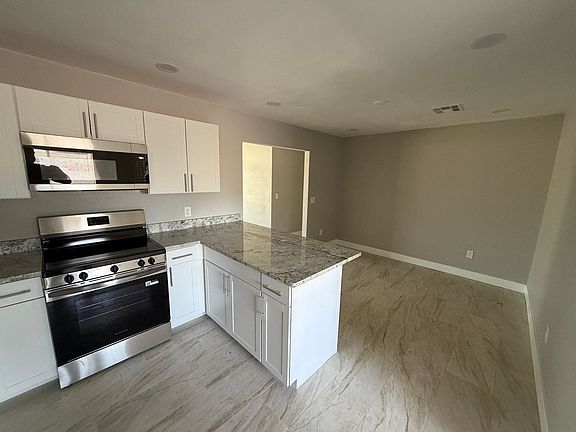 5th image of 2501 W Sweetwater Ave