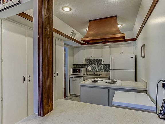 3rd image of 5912 Noyes Ct APT 4