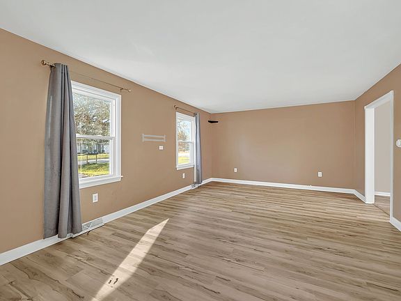 5th image of 22940 W Essex Dr