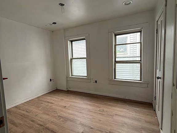 5th image of 119-121 Wyoming St