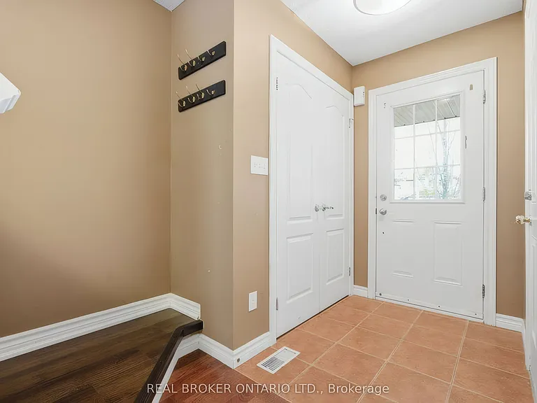 1047 Marquette Dr — Photo 6