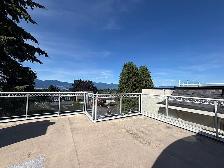 3000 King Edward Ave W — Photo 21