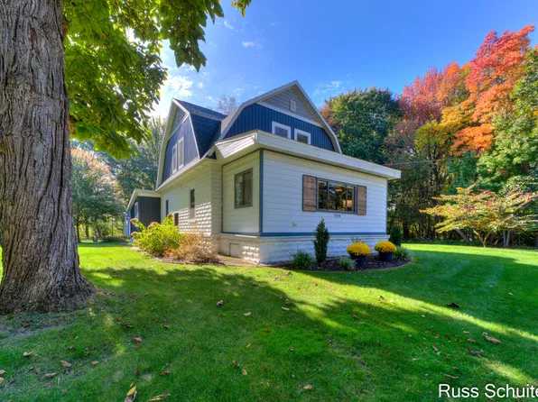 15514 State Rd, Spring Lake, MI 49456