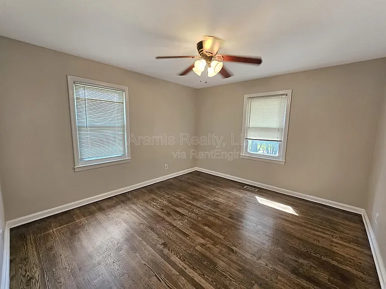605 Green Acres Rd SE — Photo 7