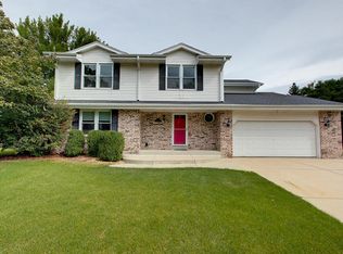 N78W15268 Haymeadow Rd, Menomonee Falls, WI 53051
