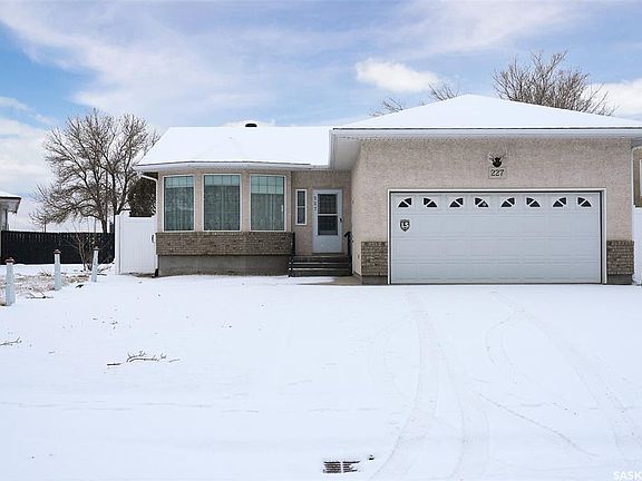 2nd image of 227 Rothwell CRESCENT