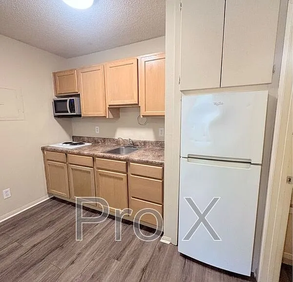 926 N Goetz Blvd #11 — Photo 4