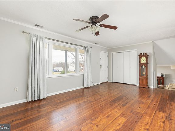 4th image of 305 Bluebird Dr