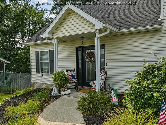 2nd image of 518 Rosewood Pl