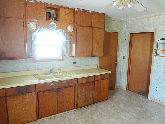5th image of 754 S 2nd St