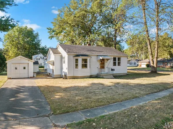 1032 W Madison St, Mascoutah, IL 62258