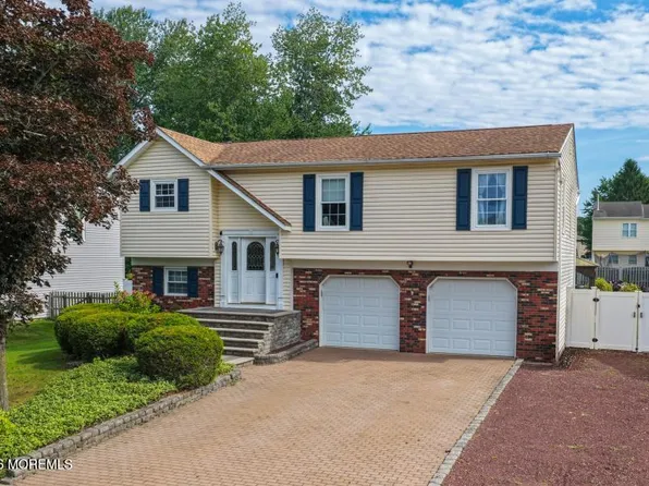 16 Starlight Road, Howell, NJ 07731