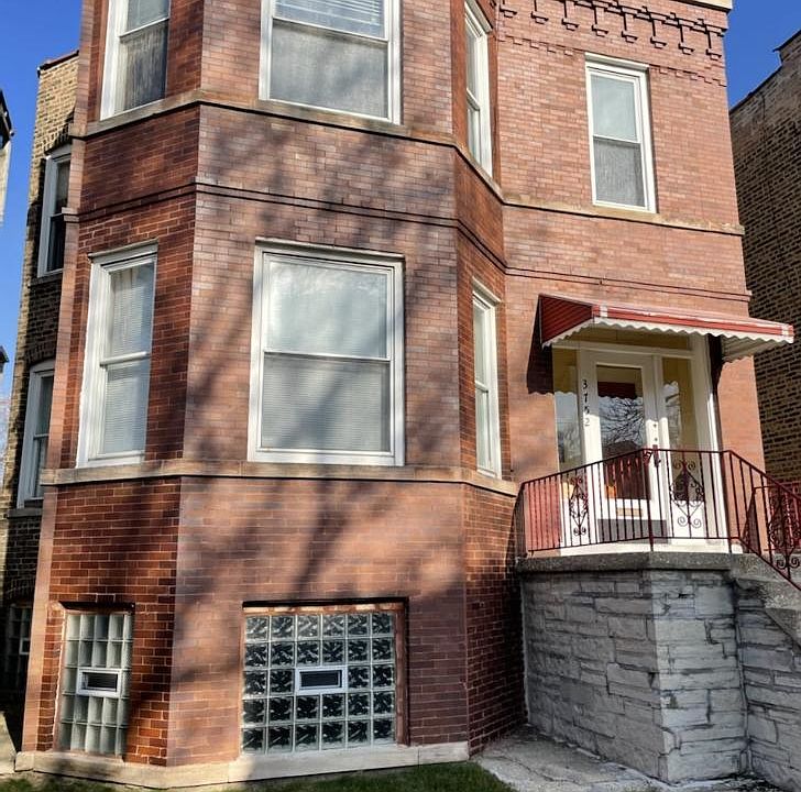 1st image of 3752 W Dickens Ave #1