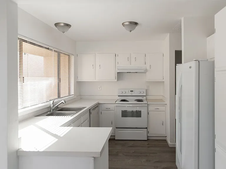 1194 Trinity Ave — Photo 3