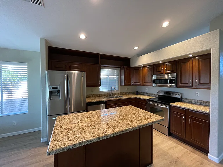742 N Slate St — Photo 6