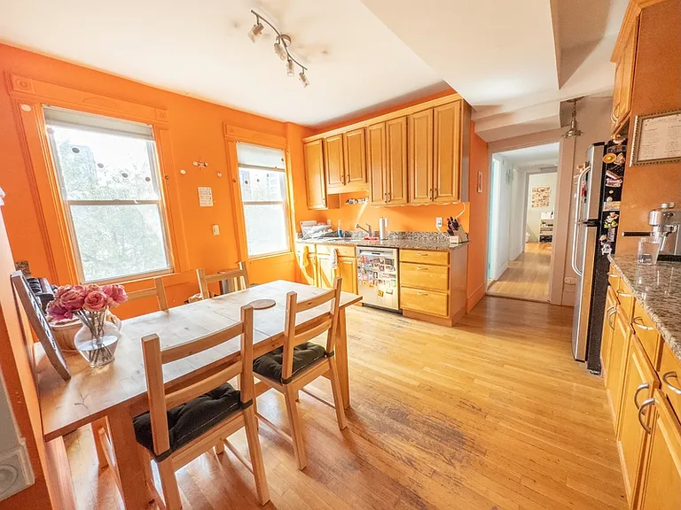 21 Essex St #2 — Photo 4
