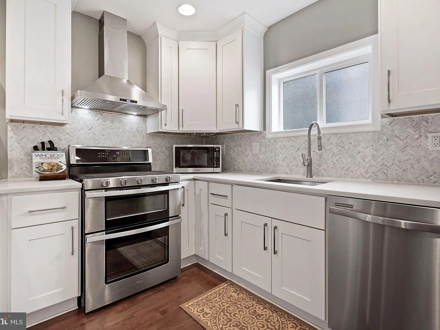 4 bed, 3.5 bath, 2222 sqft, $4,400 — Photo 3