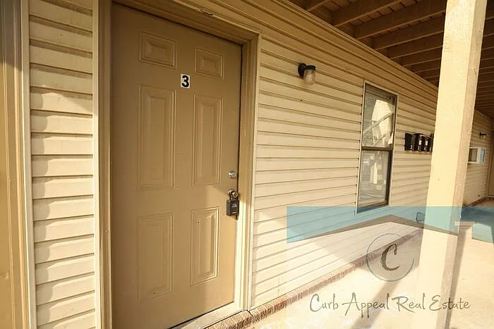113 N Rogers St #3 — Photo 4