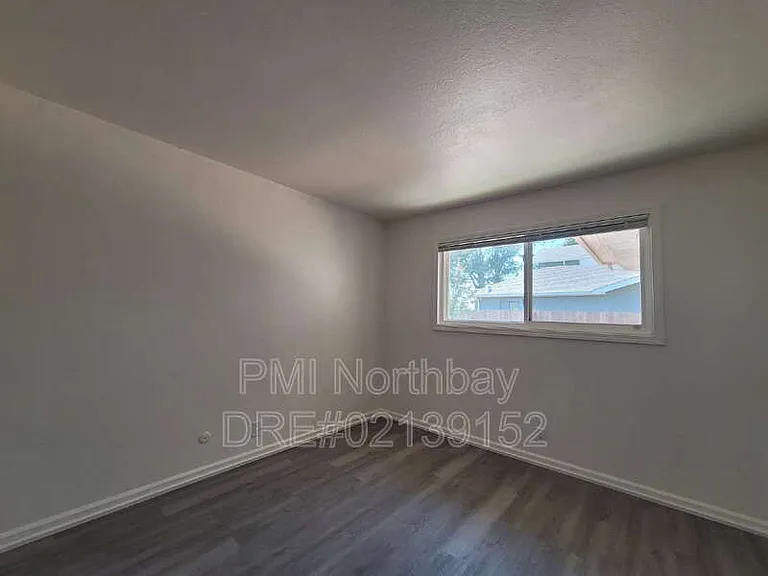 1325 Canterbury Dr — Photo 12