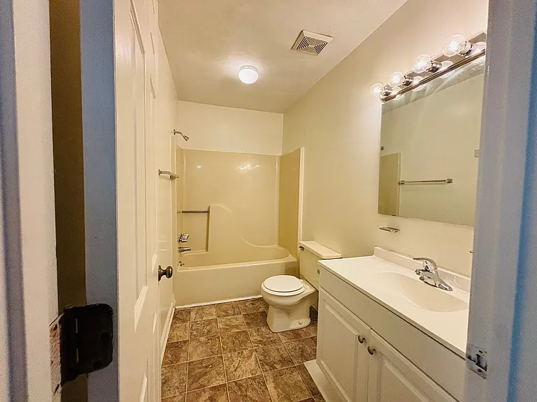 850 Patrick Henry Dr — Photo 14