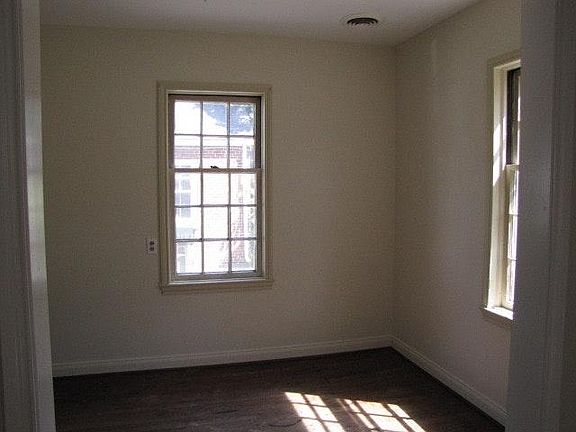 4th image of 236 E Park Pl