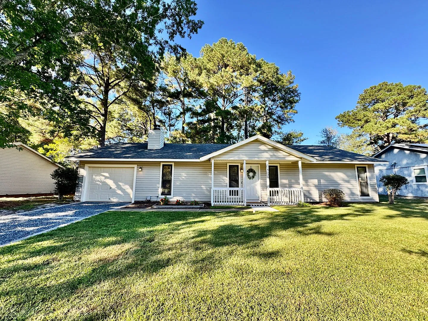 Just Updated and Ready 10-23-26!! Ranch Home 4 Bedrooms/2 Baths, Pet Friendly, Fenced Yard! — Photo 1